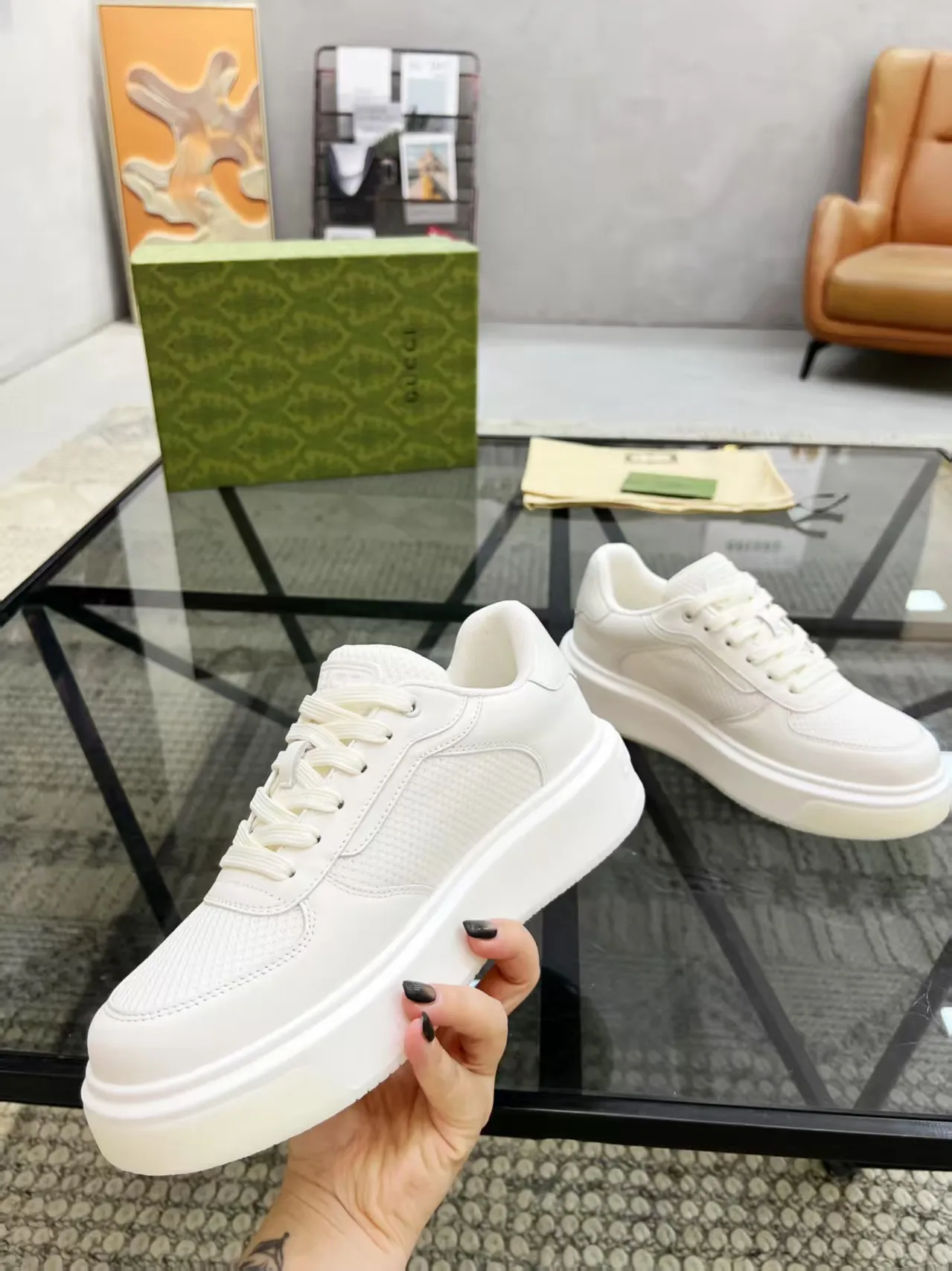 Factory price: 460💰Gucci new men's shoes GUCCI [Lightning] latest shoes are shipped. Original quality, fashionable, made of special materials, sheepskin lining, brand new packaging. The foot feels super comfortable and the workmanship is impeccable. Size: 38-45